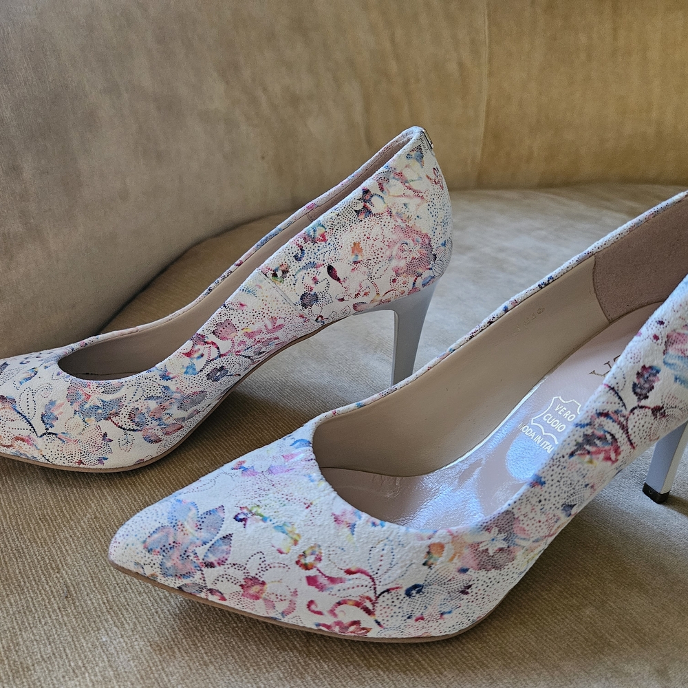 Pink and Tan Heels with Classic Pointed Toe and Medium Height